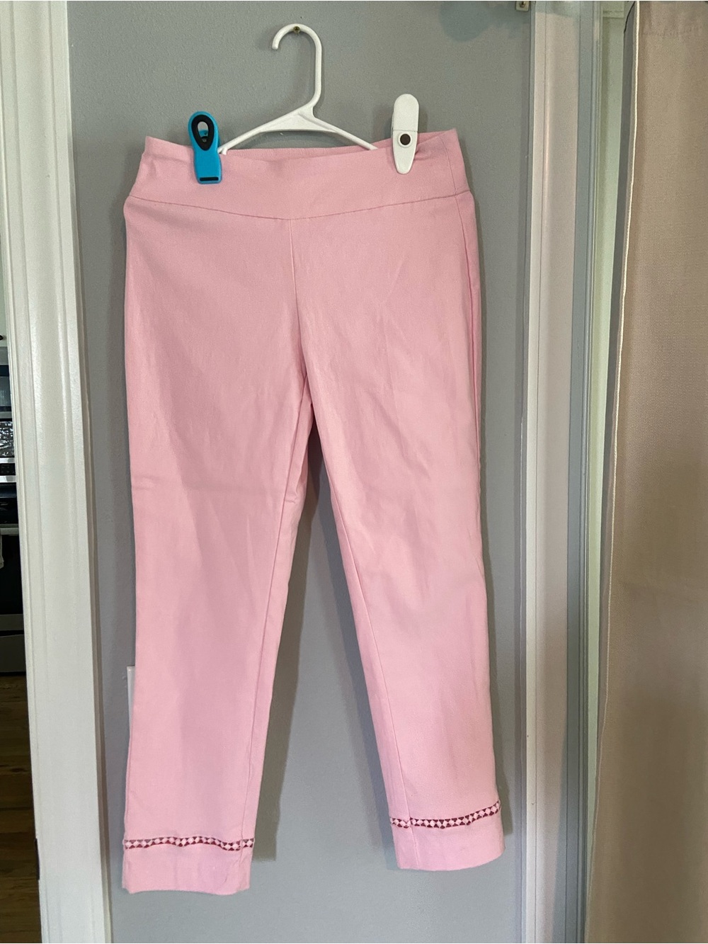 Crown& Ivy pink pants. Size 6p